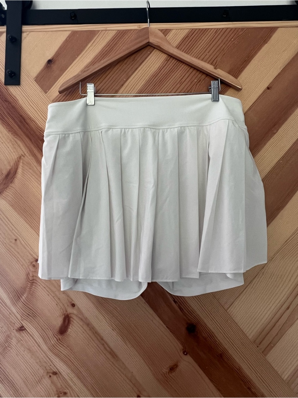 Old Navy Cream Pleated Skort